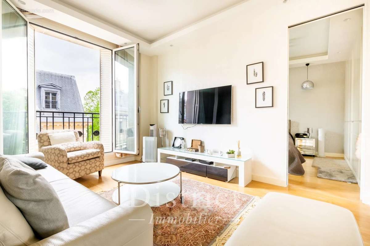 Appartement à PARIS-8E