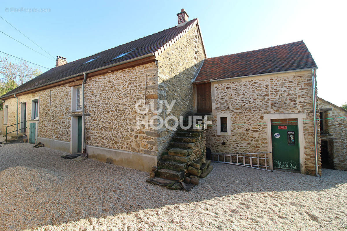 Maison à OZOUER-LE-VOULGIS