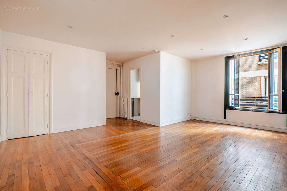 Appartement à PARIS-18E