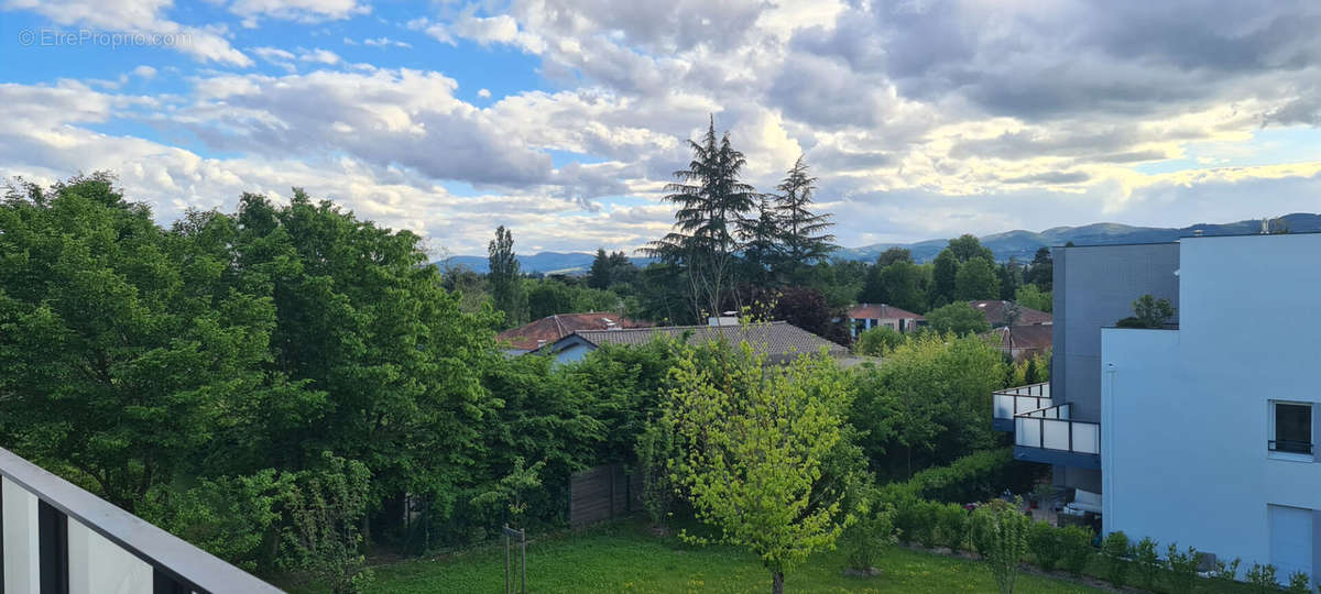 Appartement à CHARBONNIERES-LES-BAINS