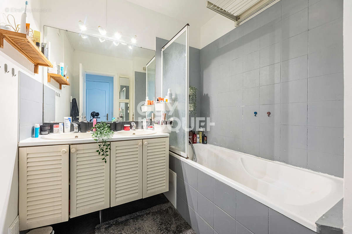 Appartement à PARIS-15E