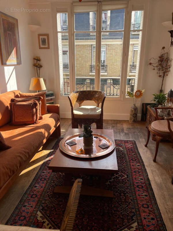 Appartement à PARIS-16E