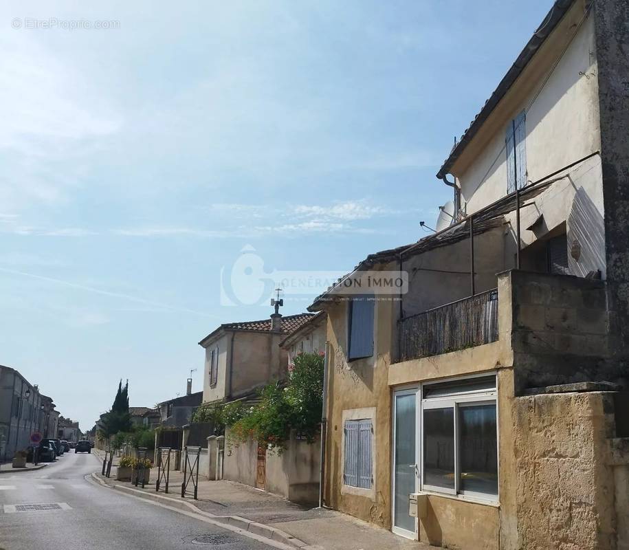 Maison à FONTVIEILLE