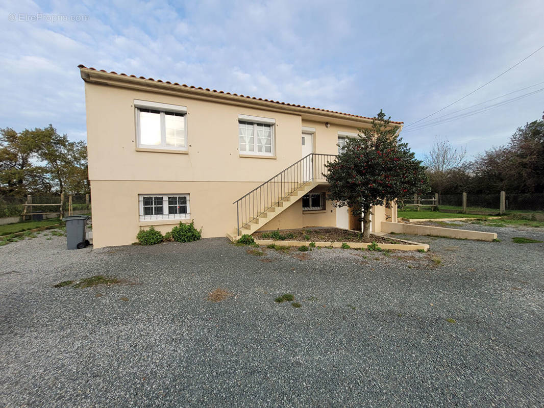 Maison à SAINT-FLORENT-DES-BOIS