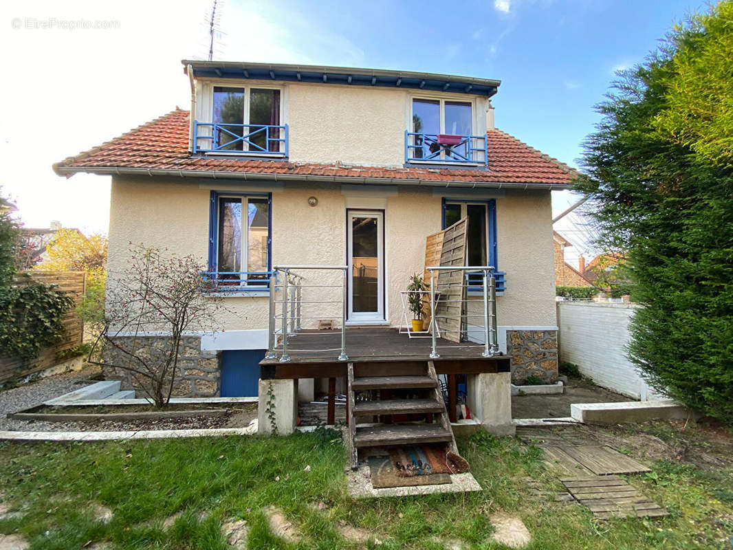 Maison à LES CLAYES-SOUS-BOIS