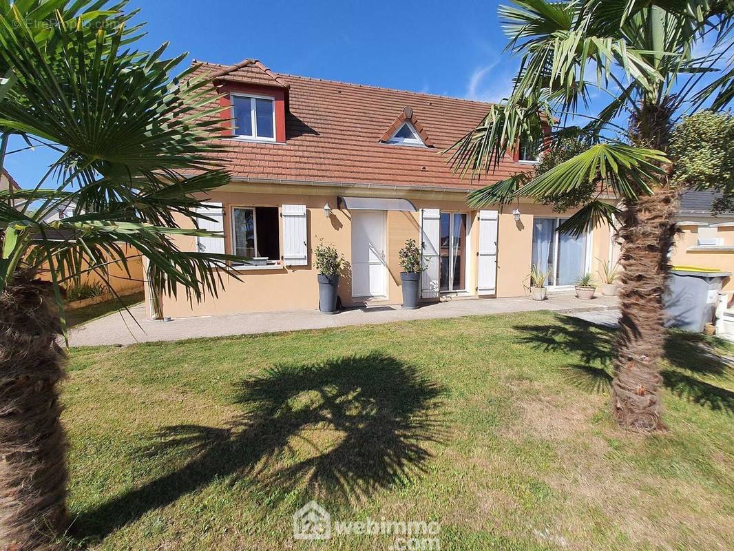 Venez découvrir cette maison de 140 m² habitables. - Maison à MONTIGNY-SUR-LOING