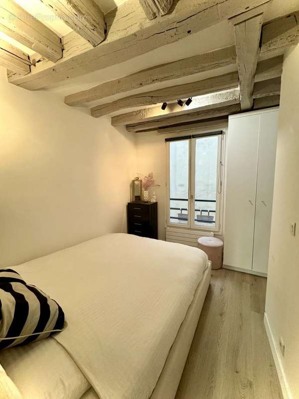 Appartement à PARIS-3E