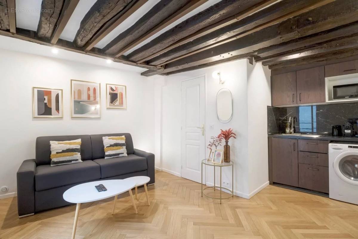 Appartement à PARIS-3E