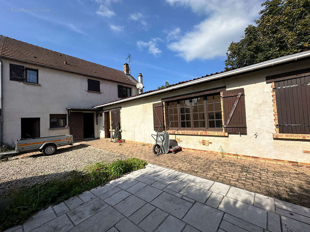 Maison à COURCELLES-SUR-SEINE