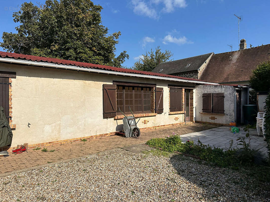 Maison à COURCELLES-SUR-SEINE