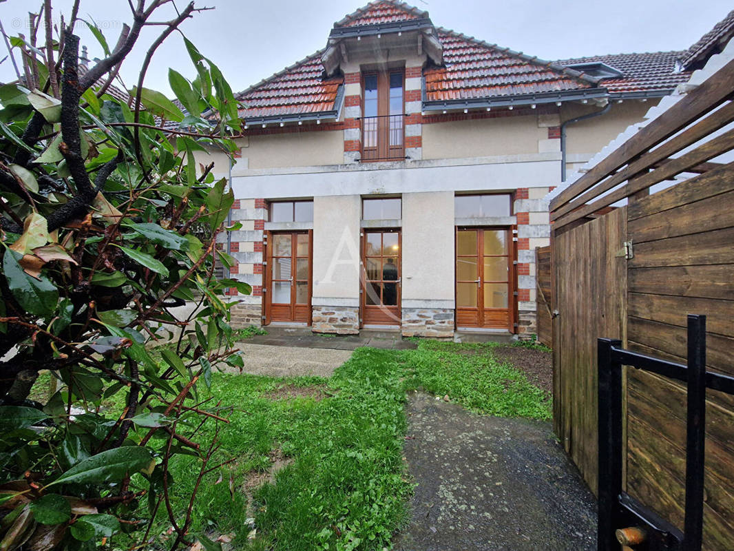 Maison à SAINT-SEBASTIEN-SUR-LOIRE