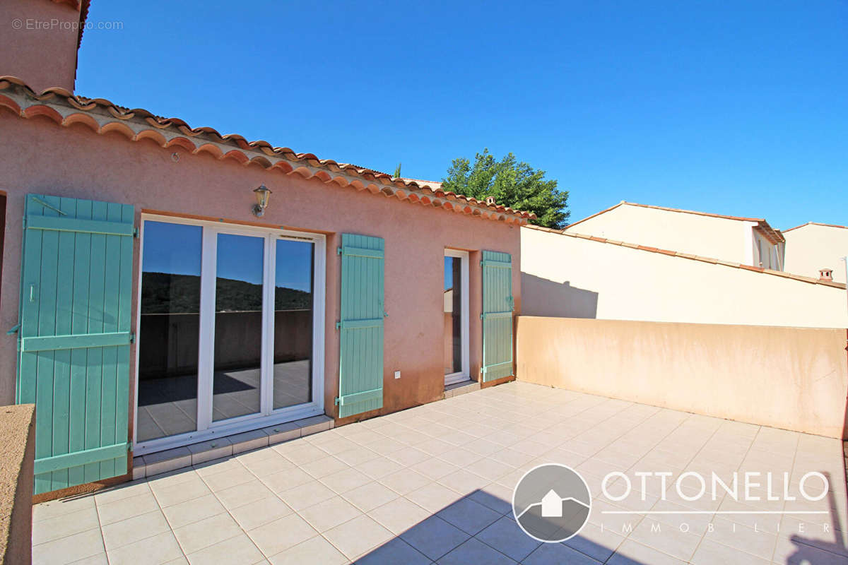 Maison à ROQUEBRUNE-SUR-ARGENS