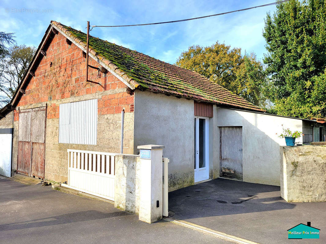 Maison à SAINT-ETIENNE-DE-MER-MORTE