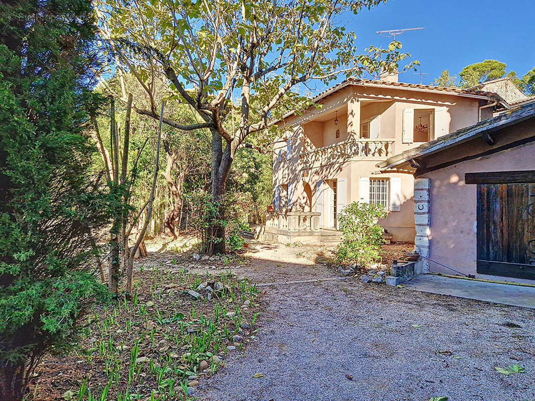 Maison à VILLENEUVE-LES-AVIGNON