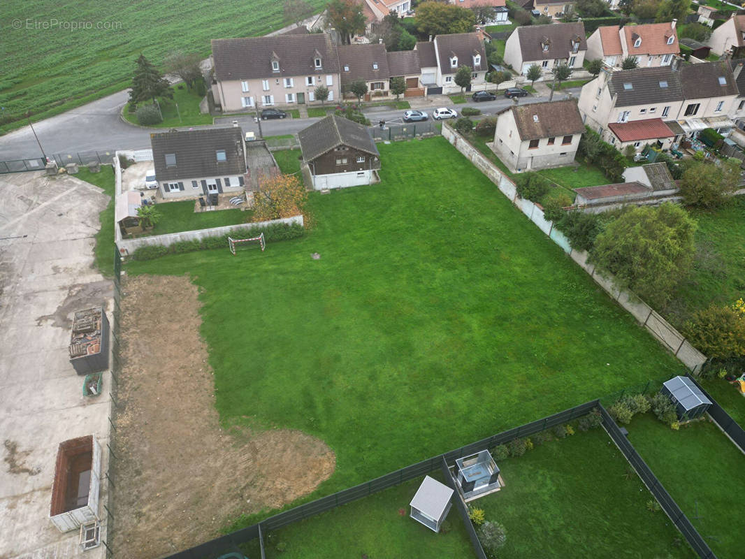 Terrain à NEUFMOUTIERS-EN-BRIE