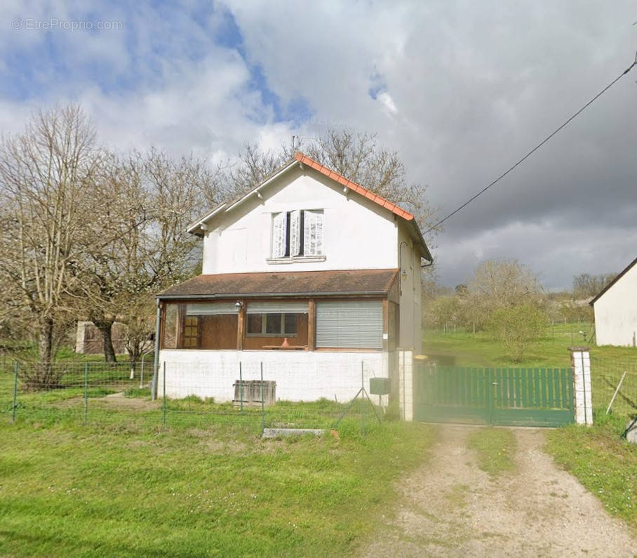 Maison à COUSSAY-LES-BOIS