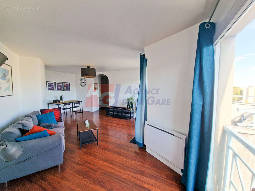 Appartement à HOUILLES