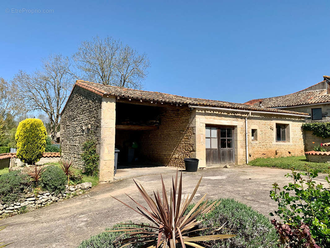 Maison à AZAY-LE-BRULE