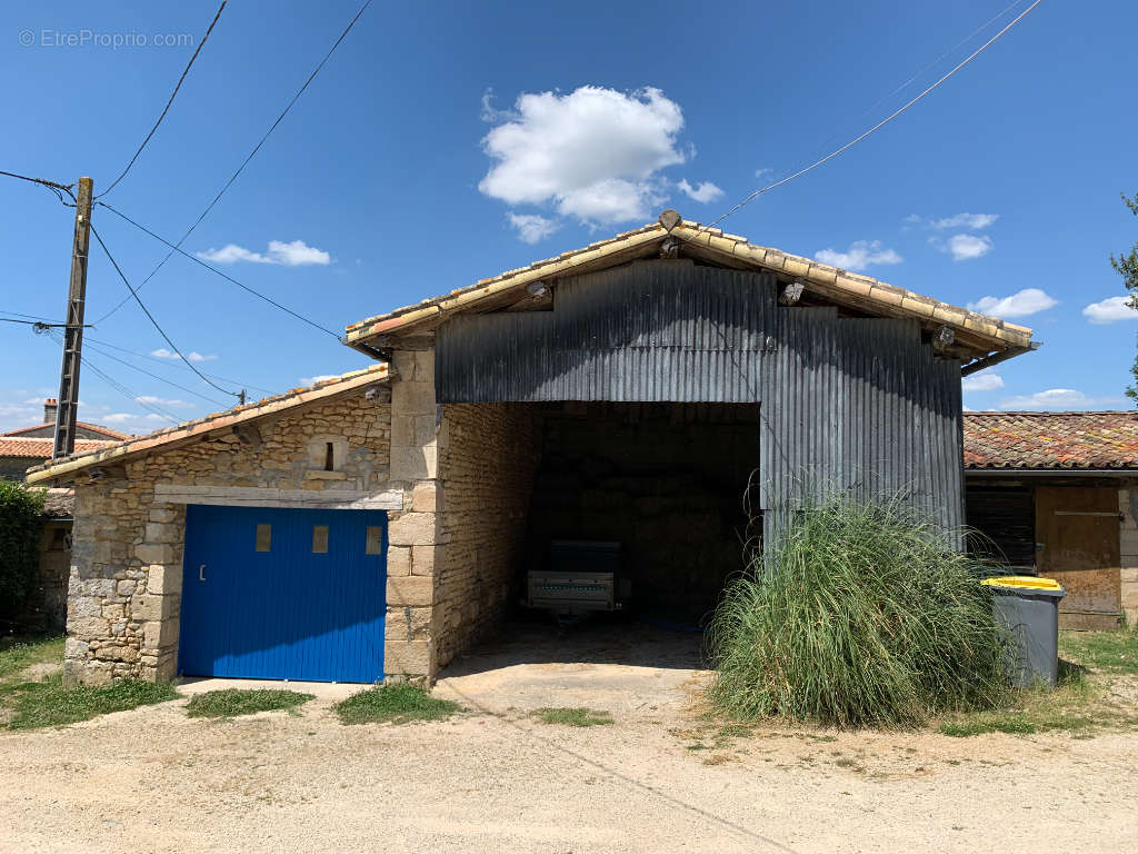 Maison à AZAY-LE-BRULE