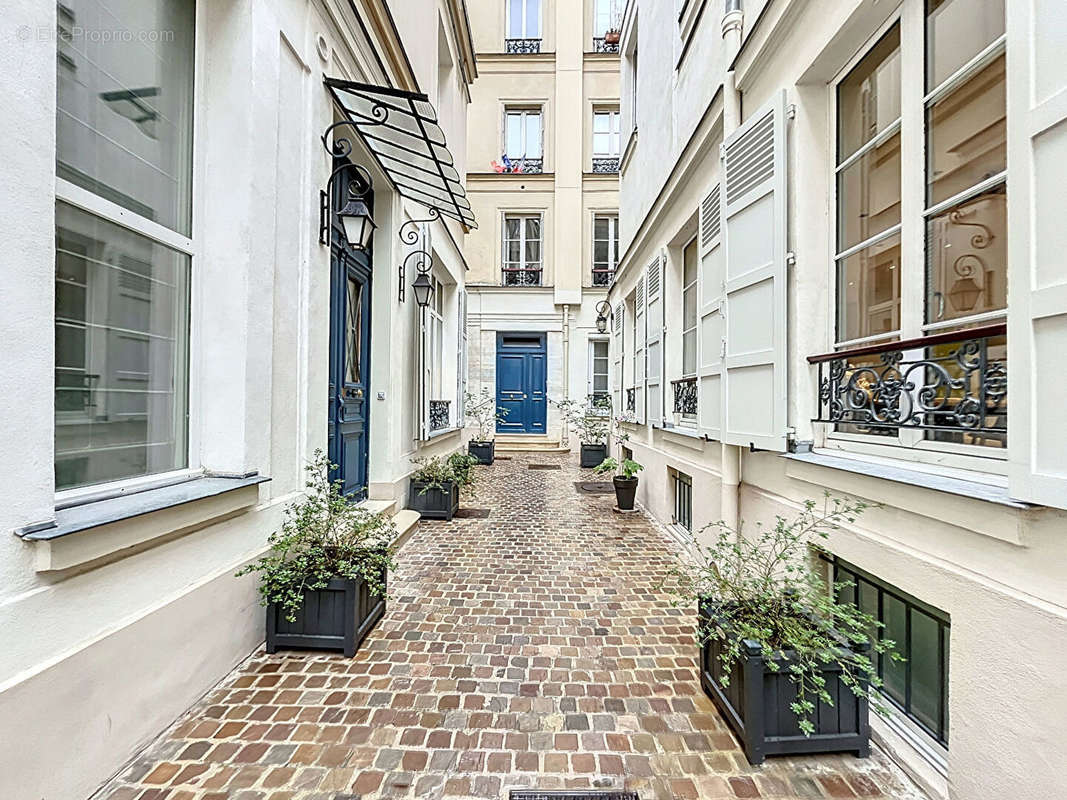 Appartement à PARIS-8E