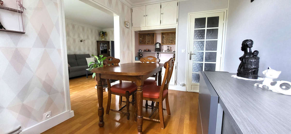 Appartement à LES CLAYES-SOUS-BOIS