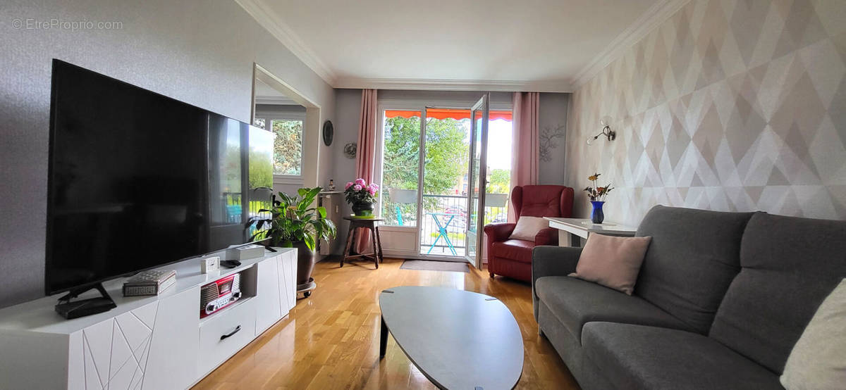 Appartement à LES CLAYES-SOUS-BOIS