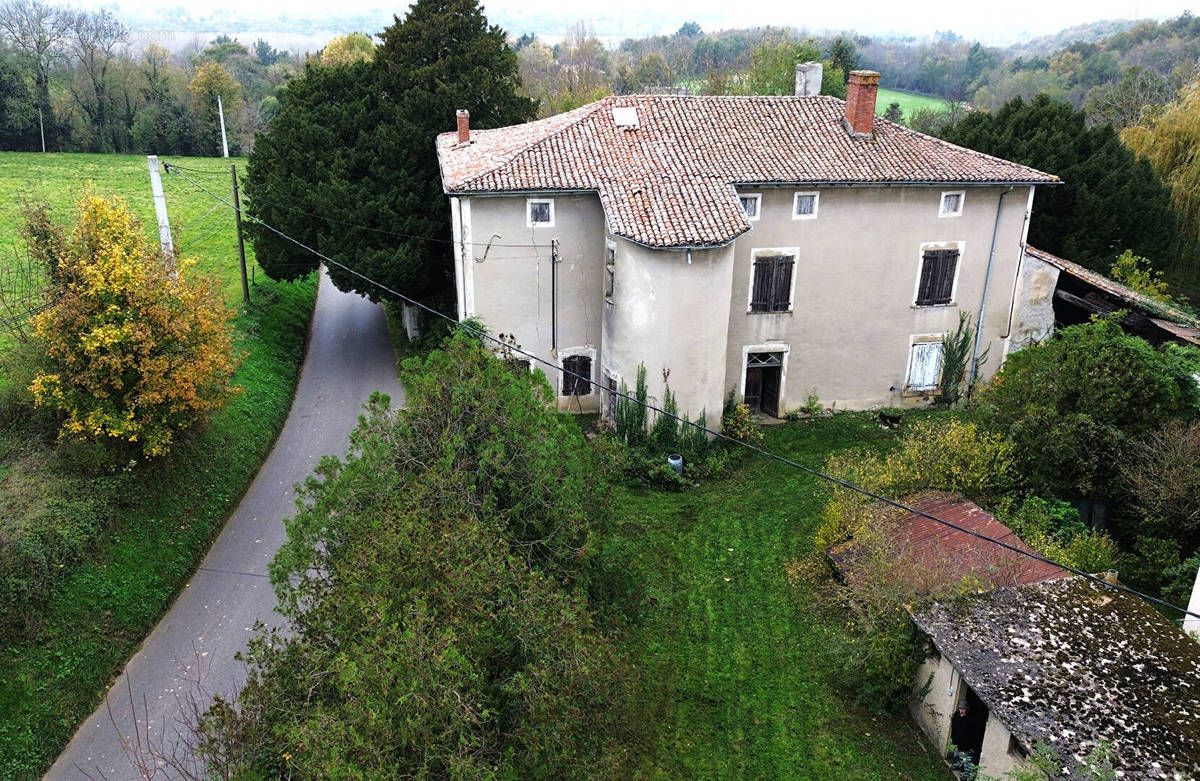 Maison à EYZIN-PINET