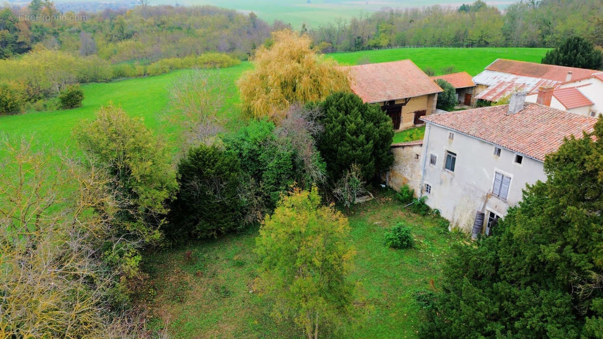 Maison à EYZIN-PINET