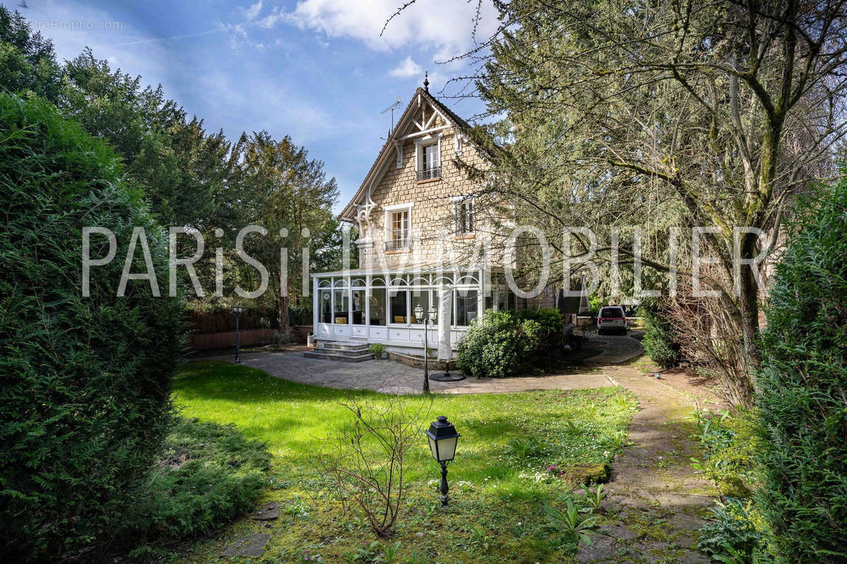 Maison à LA FRETTE-SUR-SEINE