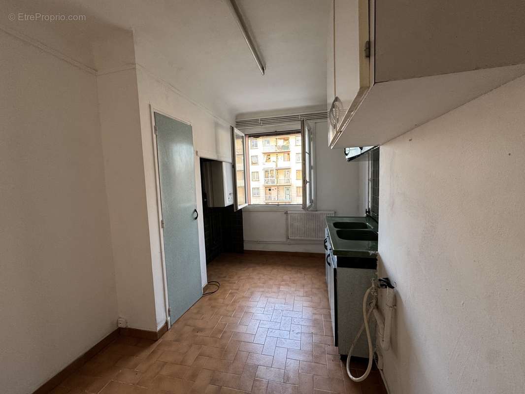 Appartement à MARSEILLE-4E