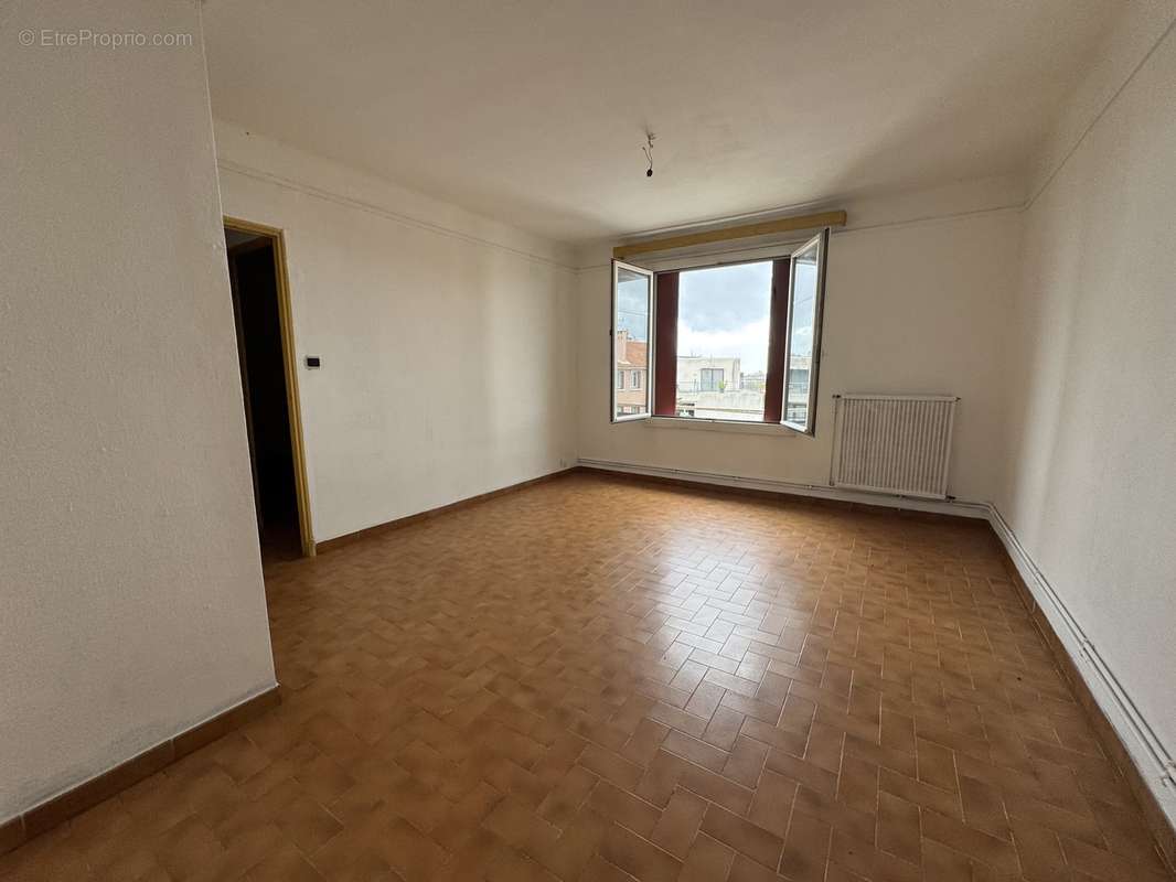 Appartement à MARSEILLE-4E