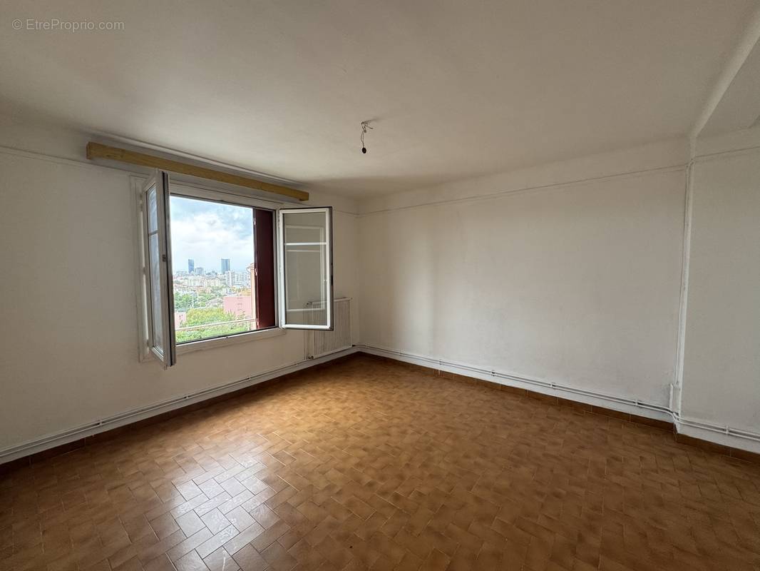 Appartement à MARSEILLE-4E