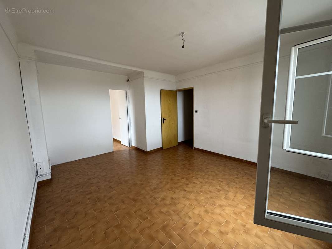 Appartement à MARSEILLE-4E