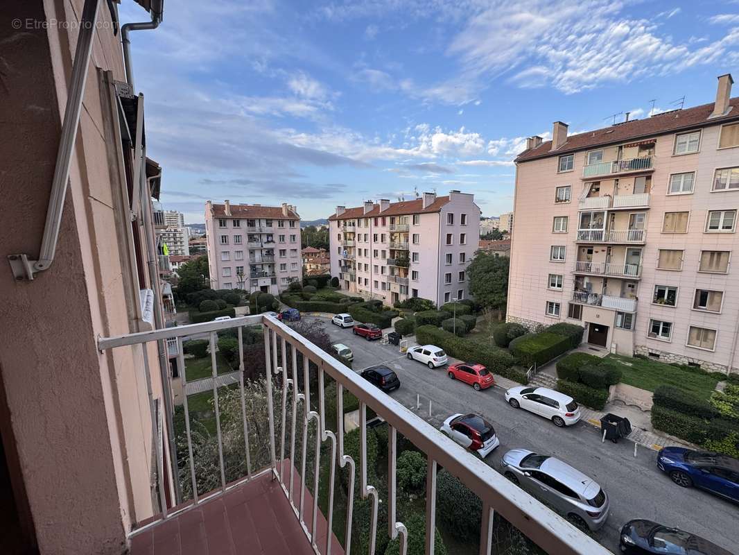 Appartement à MARSEILLE-4E