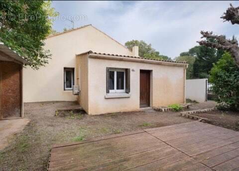 Maison à SAINTE-CROIX-DE-QUINTILLARGUES