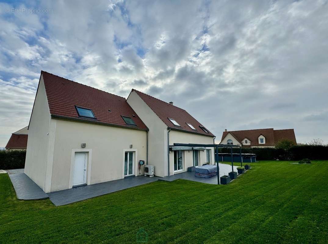 Maison à FONTENAY-MAUVOISIN