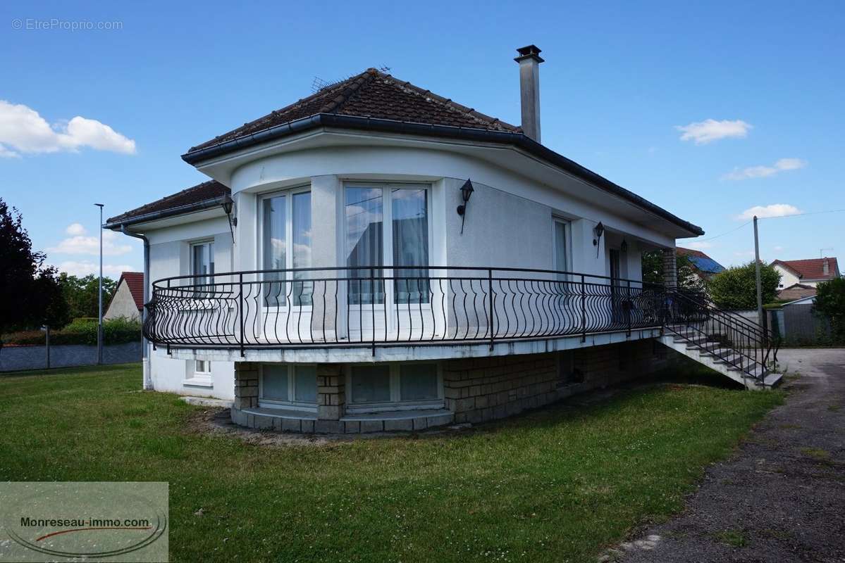 Maison à PONT-SAINTE-MARIE