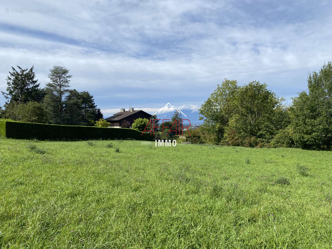 Terrain à COLLONGES-SOUS-SALEVE