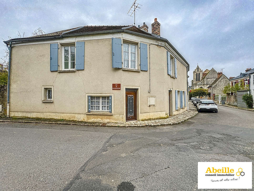 Maison à SAINT-SULPICE-DE-FAVIERES