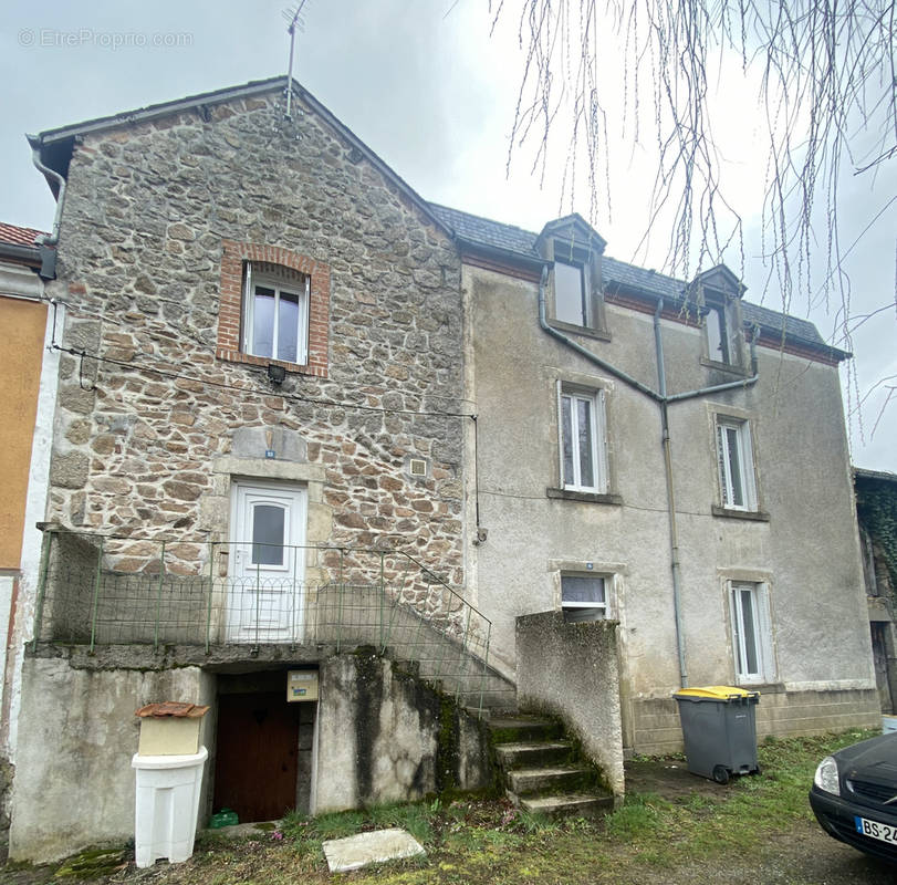 Maison à LE MAYET-DE-MONTAGNE