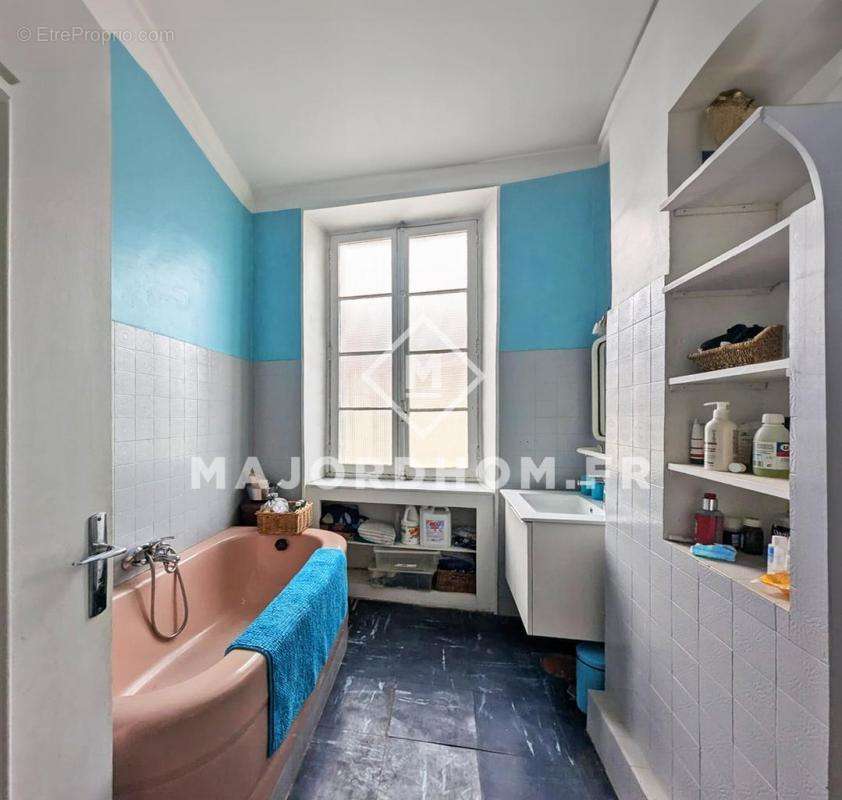 Appartement à MARSEILLE-4E