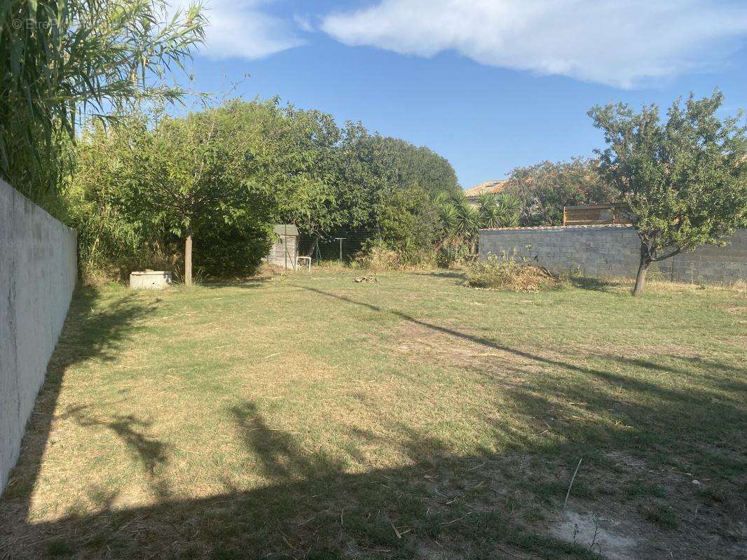 Terrain à CHATEAUNEUF-LES-MARTIGUES