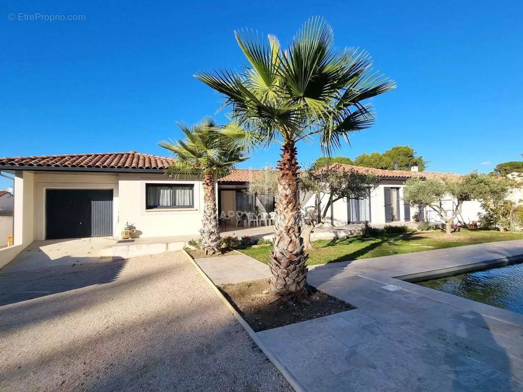 Maison à MAS-BLANC-DES-ALPILLES