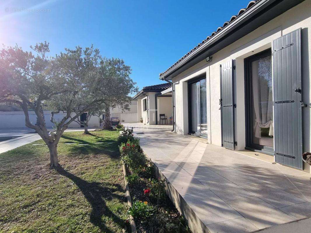 Maison à MAS-BLANC-DES-ALPILLES