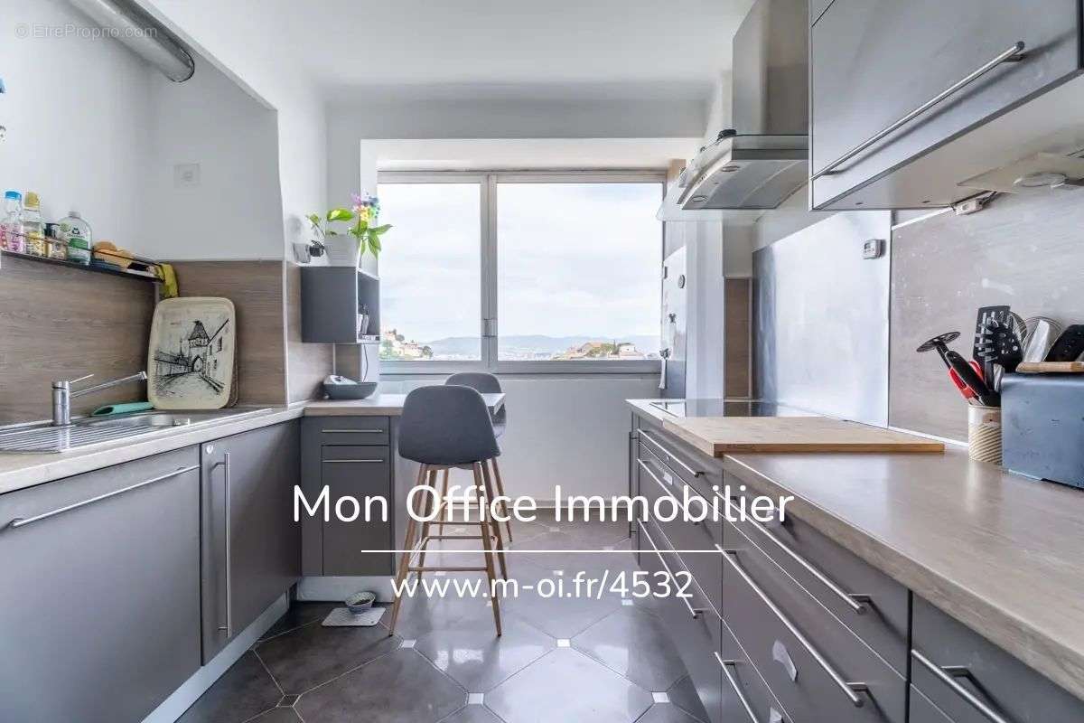 Appartement à MARSEILLE-7E