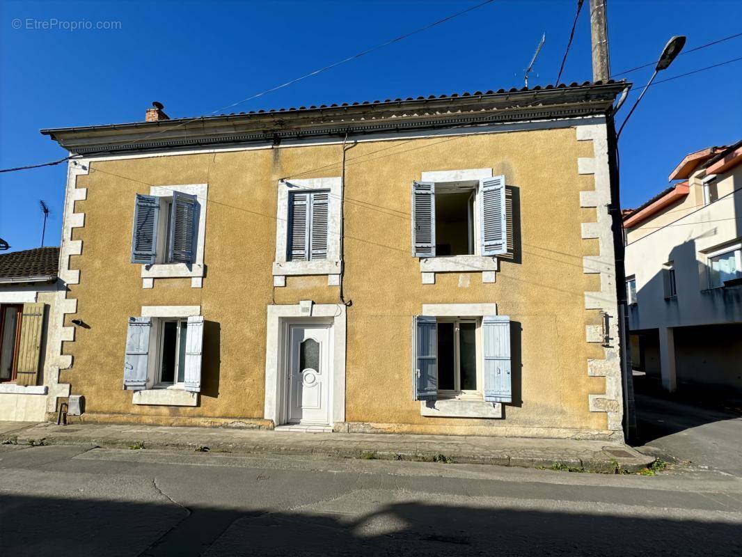 Maison à SAINT-ASTIER