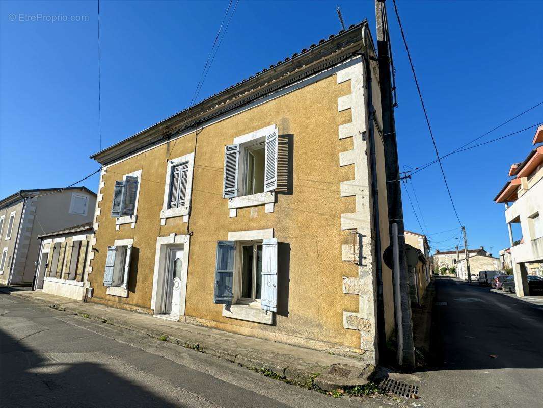 Maison à SAINT-ASTIER