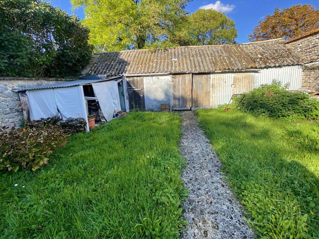 Maison à YMONVILLE