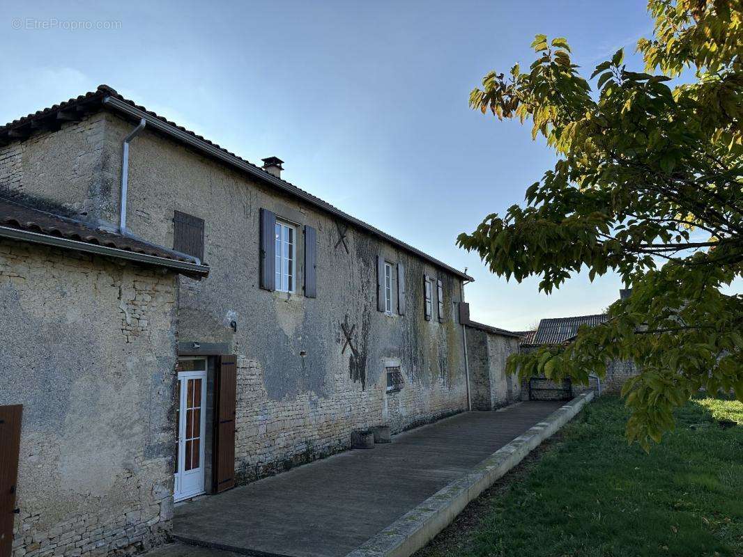 Maison à POURSAC