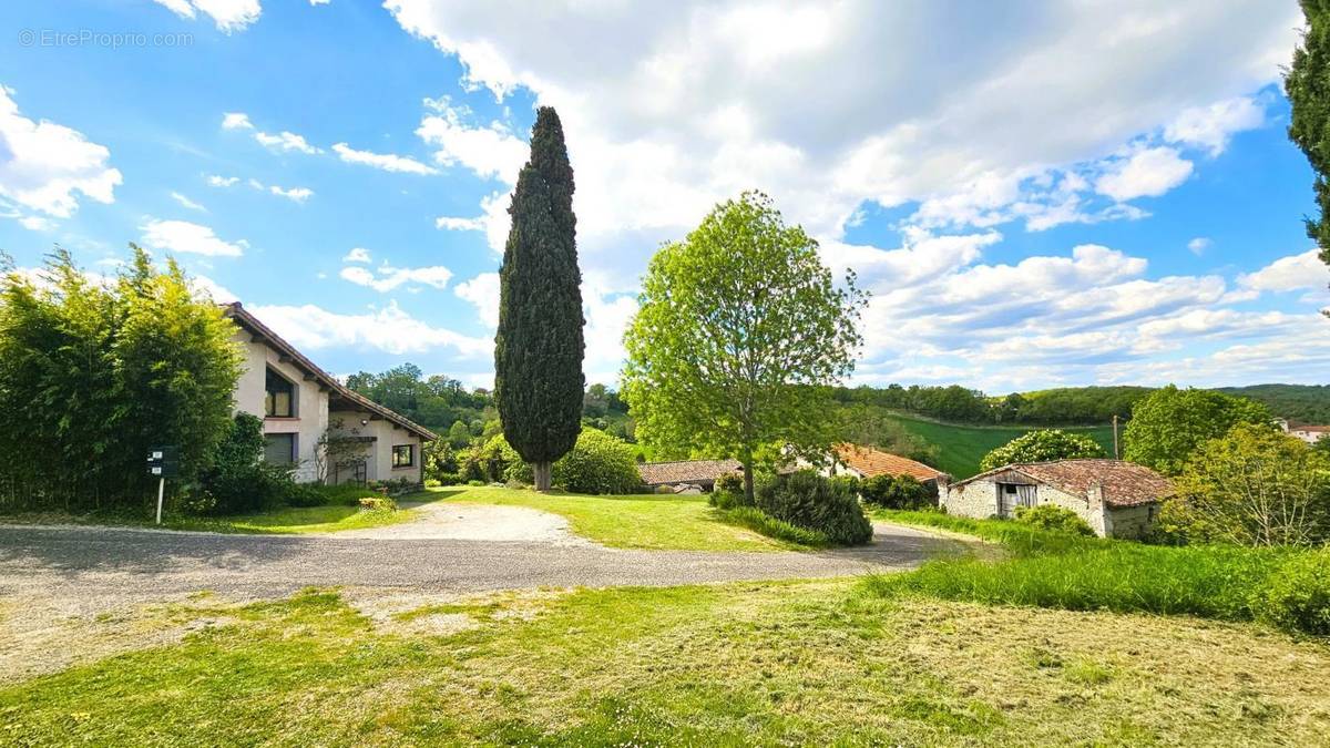 Maison à CASTELNAU-MONTRATIER